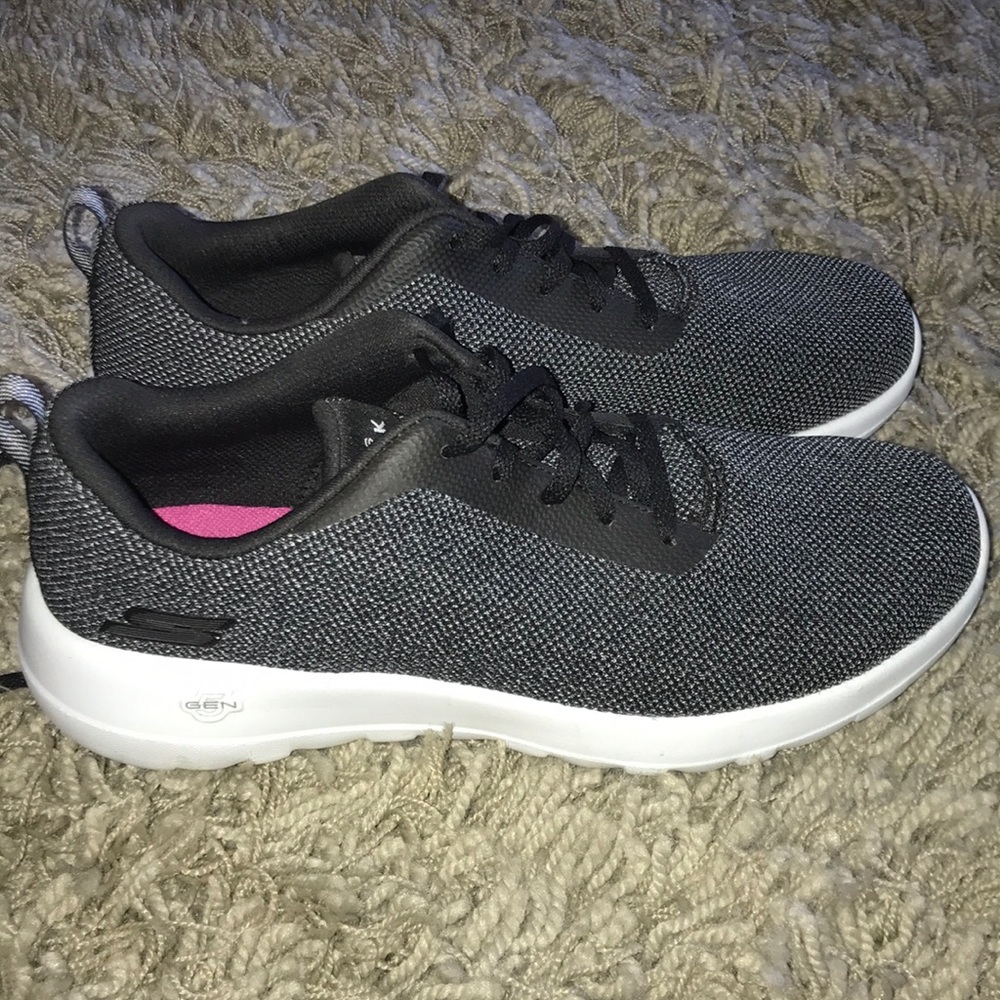Skechers go walks